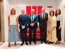 CRUE y el Santander lanzan 11.300 becas para estancias Erasmus y microcredenciales