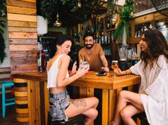 El 84,4% de los españoles prefiere quedar en persona antes que relacionarse por internet