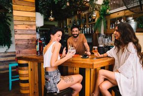 El 84,4% de los españoles prefiere quedar en persona antes que relacionarse por internet