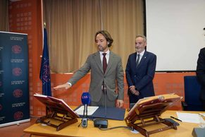 Óscar Cánovas toma posesión como decano de la Facultad de Informática de la UMU