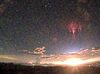 Un misterioso espectro rojo ilumina de rojo el cielo observado desde Calar Alto