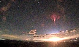 Un misterioso espectro rojo ilumina de rojo el cielo observado desde Calar Alto
