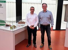 Linares estrena dos exposiciones de la UJA que unen poesía, arte y patrimonio botánico