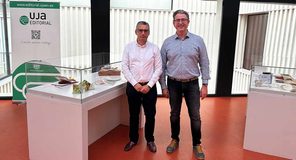Linares estrena dos exposiciones de la UJA que unen poesía, arte y patrimonio botánico