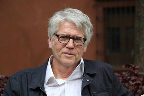 El escritor peruano Mario Montalbetti gana Premio Iberoamericano de Letras José Donoso