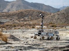 Primeras imágenes del rover Charlie en Almería: ensaya tecnología que viajará a Marte en la misión ExoMars