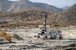 Primeras imágenes del rover Charlie en Almería: ensaya tecnología que viajará a Marte en la misión ExoMars