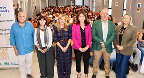 Pacientes con cáncer de mama comparten su experiencia con futuros profesionales sanitarios en la UAL