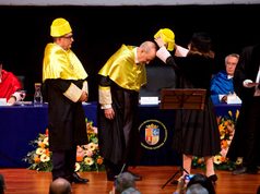 Nicolás Olea, honoris causa por la Universidad de Alicante por su investigación sobre contaminación y salud