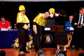 Nicolás Olea, honoris causa por la Universidad de Alicante por su investigación sobre contaminación y salud