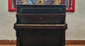 Alumnado de la UNIA se moviliza para que se restaure el piano que tocó Federico García Lorca en Baeza