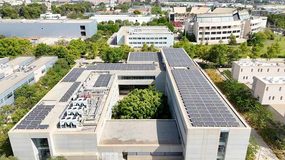 La UA refuerza su apuesta por las energías renovables y el ahorro de agua