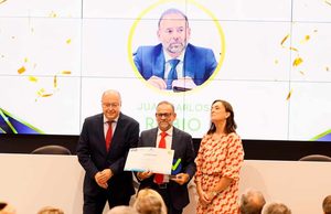 Juan Carlos Rubio (UMA) recibe el Premio Prevencionar por su trayectoria en prevención de riesgos laborales