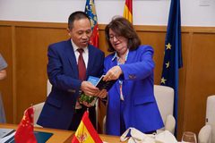 La Universidad de Alicante estudia implantar seis dobles titulaciones con una universidad china