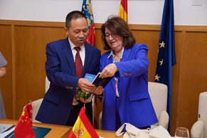 La Universidad de Alicante estudia implantar seis dobles titulaciones con una universidad china