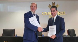 La UJA y Caja Rural de Jaén firman un convenio de 525.000 euros para ciencia, talento y empleo