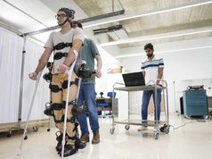 RESTATE: un exoesqueleto se apoya en el cerebro para ayudar a volver a caminar
