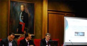 La presidenta del Parlamento andaluz clausura las jornadas sobre el 28F