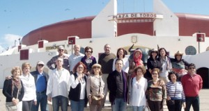 Acuarelistas descubren 18 perspectivas de la Plaza de Toros de Roquetas