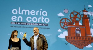 Fernando Contreras recibe el premio ASFAAN como impulsor del cine