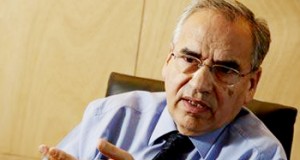 Alfonso Guerra cierra las jornadas sobre la Constitución con una gran conferencia