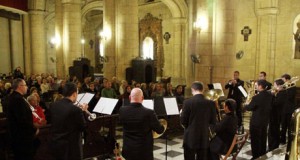 Almeribrass Ensemble abrió el ciclo de Música Sacra que continúa el jueves con la banda de la Legión