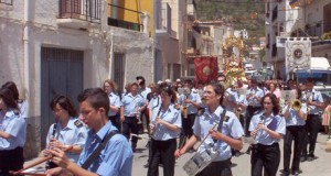 La Agrupación Musical Ílloras ameniza la mañana del domingo en la Plaza Vieja