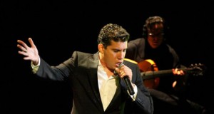 Antonio Cortés se hace mayor encima del escenario y a ritmo de copla