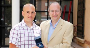 Almería concede el Escudo de Oro de la Ciudad a Antonio Maeso