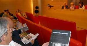Los periodistas apelan a la pluralidad y el rigor en la presentación del Anuario Crítico de Almería