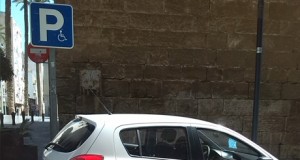 El centro de Almería dispone de 23 plazas de aparcamiento para discapacitados
