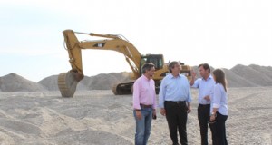 Las playas ejidenses se ponen al día con nuevos aportes de arena