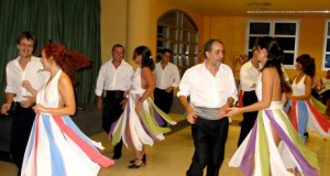 Las mejores parejas bailan este sábado en Adra a beneficio de Cruz Roja