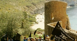 Banderas negras al abandono de las fortificaciones de Cabo de Gata
