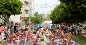 La Batalla de las Flores abrió las fiestas de El Ejido que hoy recuperan el Festival de Pirotecnia