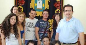 Níjar entrega una beca a los doce Erasmus del municipio