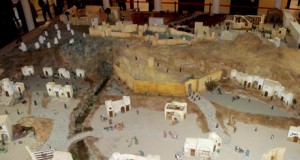 El Castillo de Santa Ana acoge un belén con 160 metros y más de 1.100 piezas