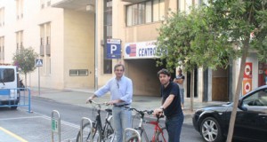El Ejido cuenta con dos nuevos aparcabicis