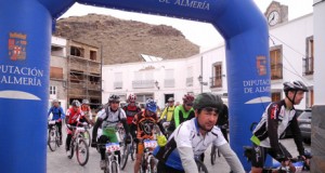Cerca de 40 ciclistas recorren la ruta BTT entre Velefique y Senés