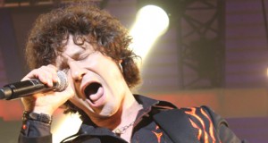 Bunbury arrasa en el Rafael Flordo ante 1.500 personas