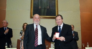 El presidente del Consultivo, Medalla de Oro de la UAL