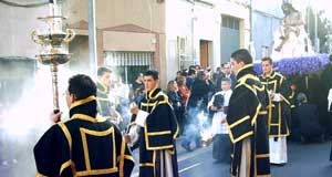 Cajamar regala una 47.000 guías para no pederse en la Semana Santa de la capital