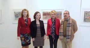 Carmen López presenta sus nuevas pinturas en Roquetas