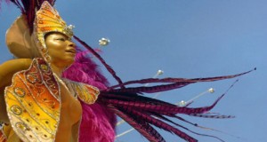 Garrucha celebra el Carnaval con la tradicional piñata