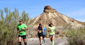 Cerca de 700 corredores participan este domingo en la Carrera del Desierto