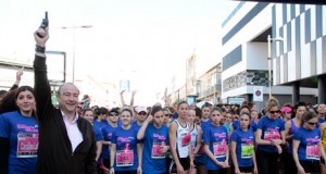 Ellas toman las riendas en la I Carrera de la Mujer