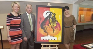 Carmen Pinteño firma el cartel de la feria taurina de Roquetas