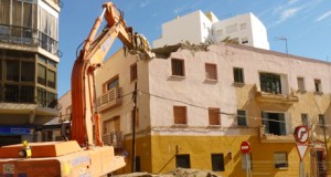 Cominenza la demolición del segundo inmueble de la Casas de los Maestros