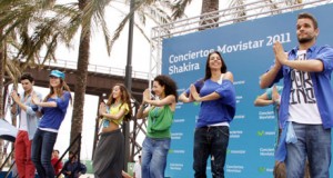 Shakira ya tiene dos ''waka bailarinas' de Almería