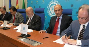 La UAL y el Santander renuevan el convenio de la Cátedra de Empresa Familiar